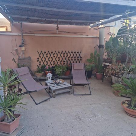 La Casa Di Melina - Home Book & Green Lovely Terrace Pachino Esterno foto
